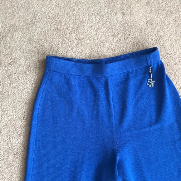St. John Pants - St.John Loose Pants with Charm